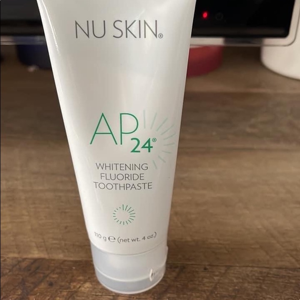 Whitening toothpaste